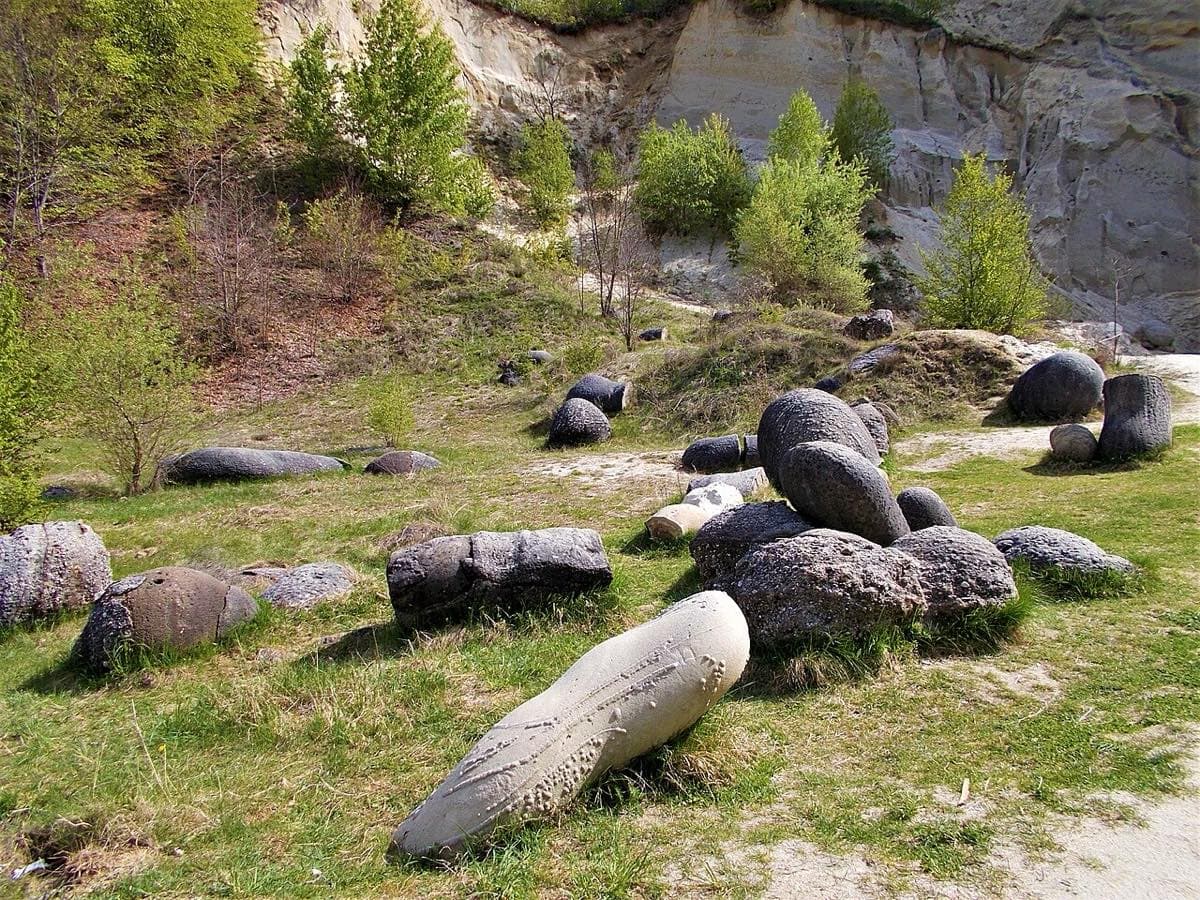 Muzeul Trovanților · Costești